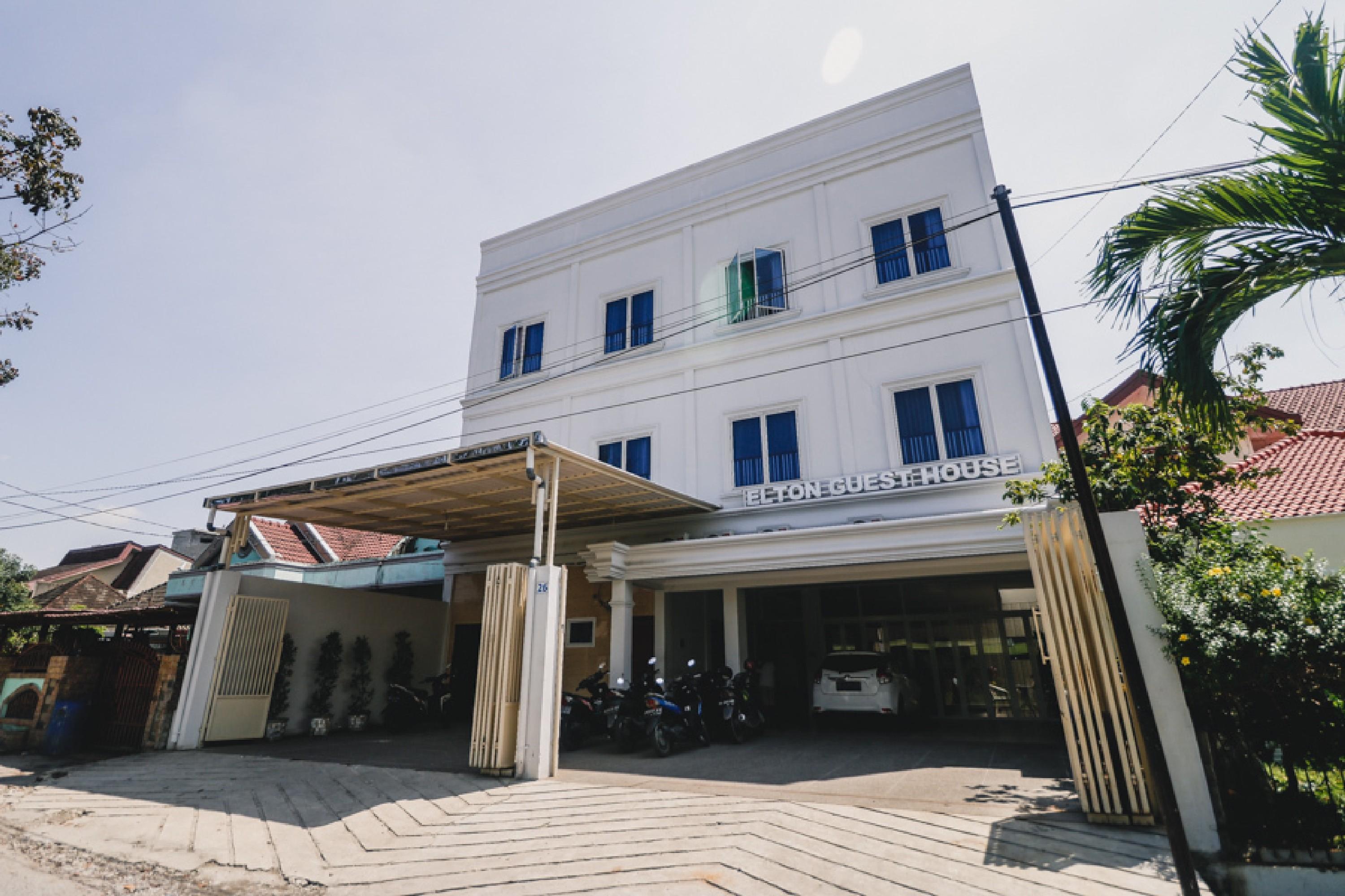 Reddoorz Near Hermes Place Polonia Wisma tamu 2*